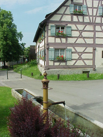 [Hesses Bauernhaus, Gaienhofen, Foto: © G. Gottschalk, 2008]
